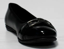 Forever Mendoza 32 Women's Chain Accent Round Toe Comfort Flats