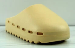 Santa Cruz Women's Minimalist Closed Toe Grooved Outsole Slides