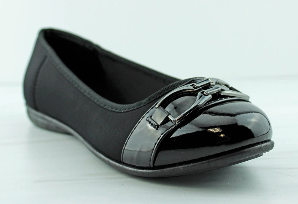 Forever Mendoza 32 Women's Chain Accent Round Toe Comfort Flats 9 Forever Mendoza 32 Women's Chain Accent Round Toe Comfort Flats - Image 7