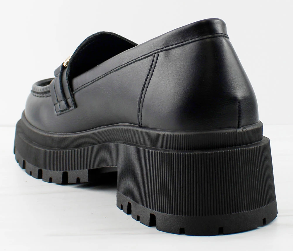 Forever Zola 22 Women's Platform Chain Accented Lug Sole Shoes 7 Forever Zola 22 Women's Platform Chain Accented Lug Sole Shoes - Image 6