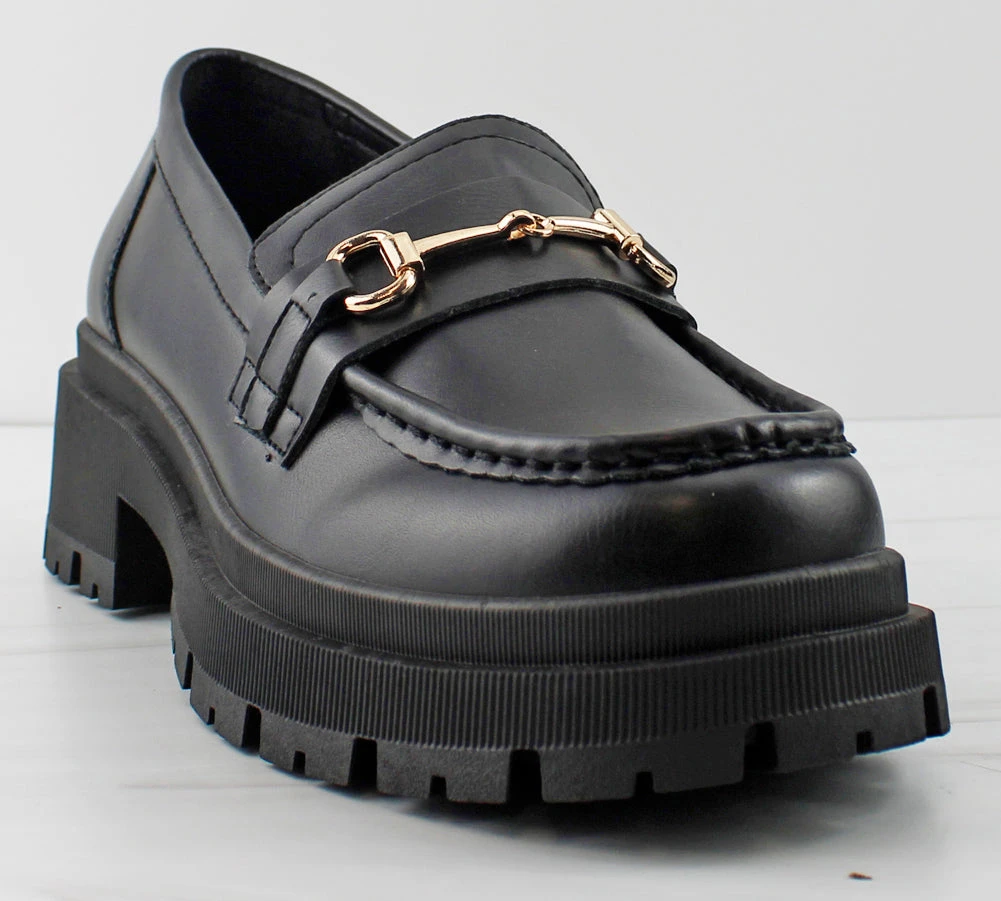 Forever Zola 22 Women's Platform Chain Accented Lug Sole Shoes 5 Forever Zola 22 Women's Platform Chain Accented Lug Sole Shoes - Image 4